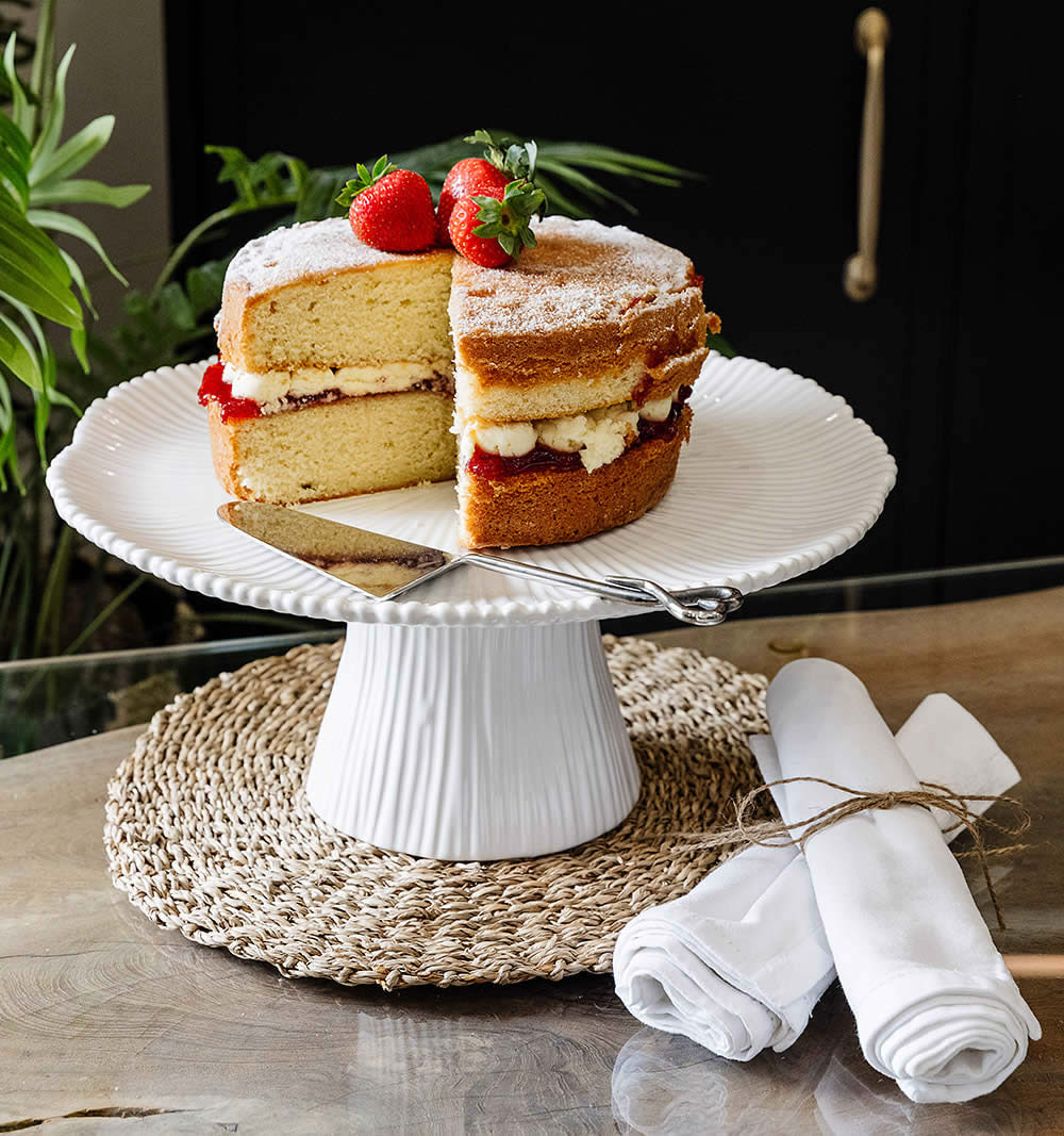 Vita Nova Homeware - White Linear Ceramic Cake Stand